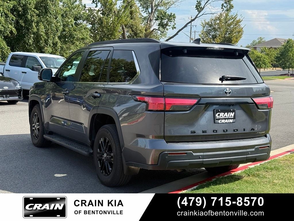 2025 Toyota Sequoia SR5 - 4WD / CLEAN CARFAX / ONE OWNER