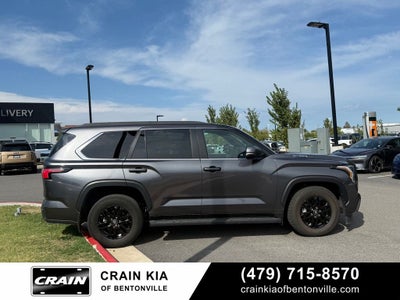 2025 Toyota Sequoia SR5 - 4WD / CLEAN CARFAX / ONE OWNER