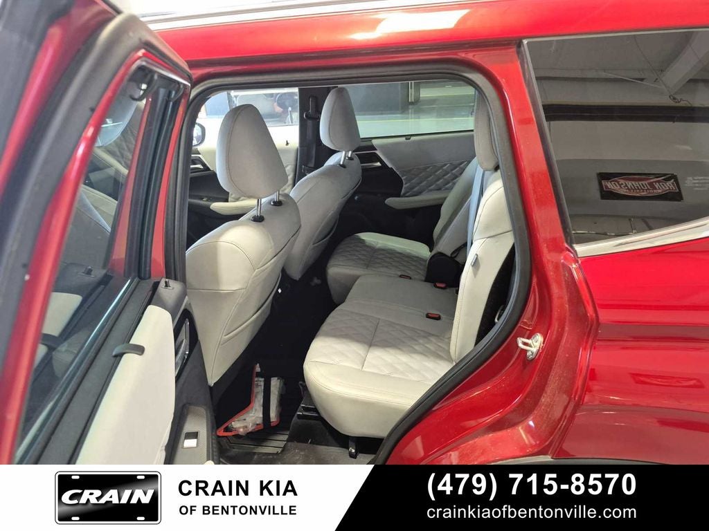 2023 Mitsubishi Outlander SEL - 4WD / CLEAN CARFAX