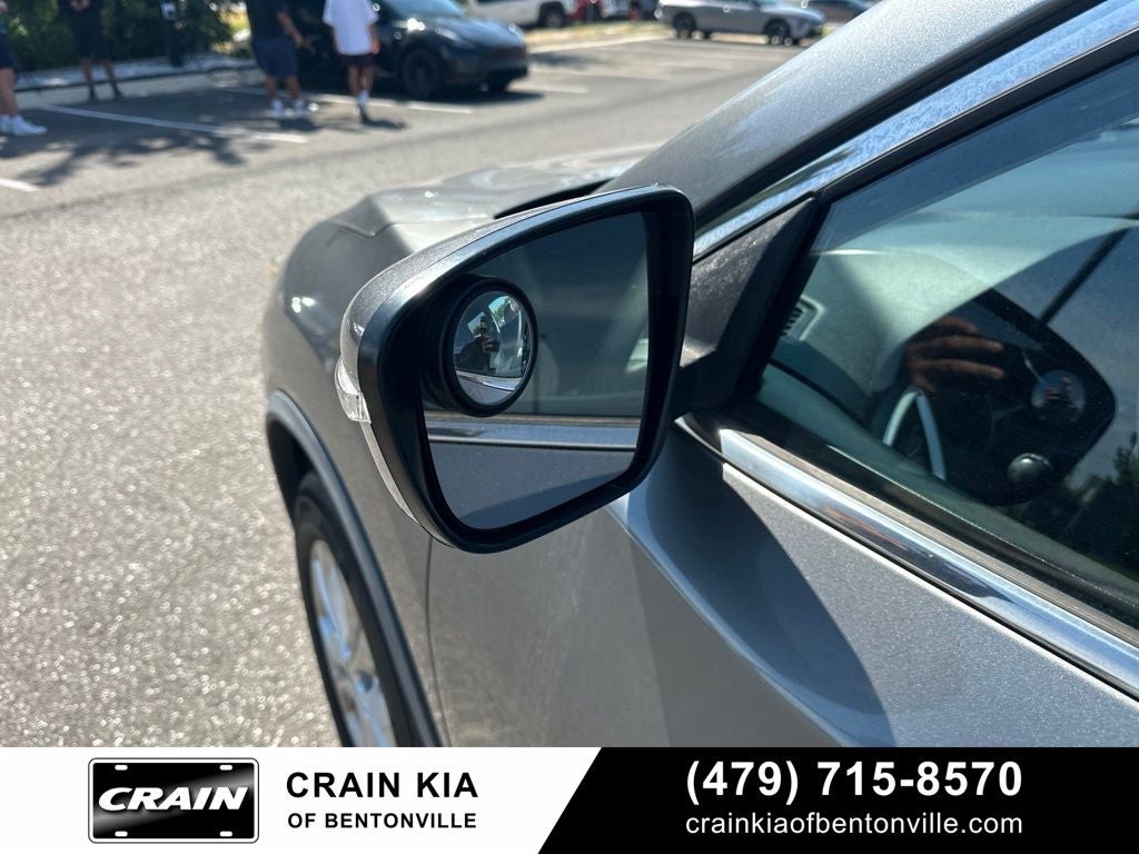 2016 Nissan Rogue SV - AWD / CLEAN CARFAX