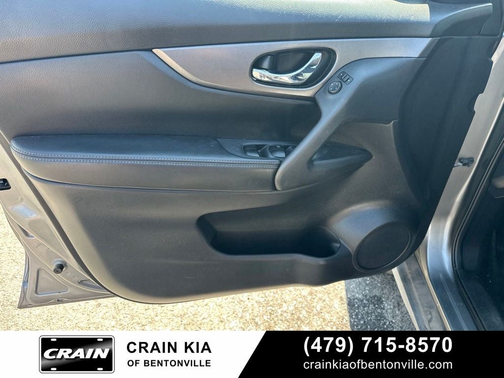 2016 Nissan Rogue SV - AWD / CLEAN CARFAX