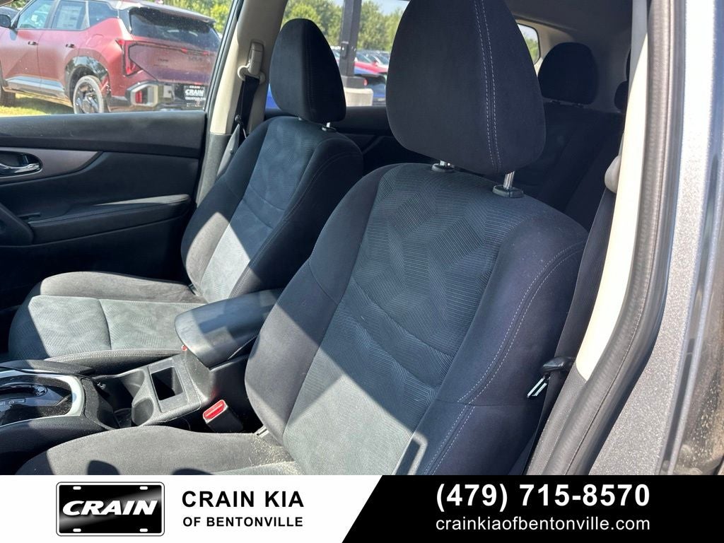 2016 Nissan Rogue SV - AWD / CLEAN CARFAX