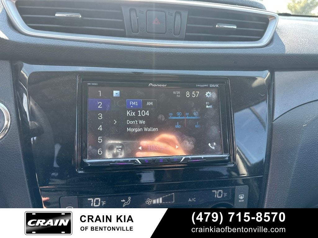 2016 Nissan Rogue SV - AWD / CLEAN CARFAX