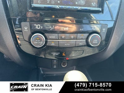 2016 Nissan Rogue SV - AWD / CLEAN CARFAX