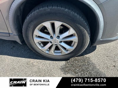 2016 Nissan Rogue SV - AWD / CLEAN CARFAX