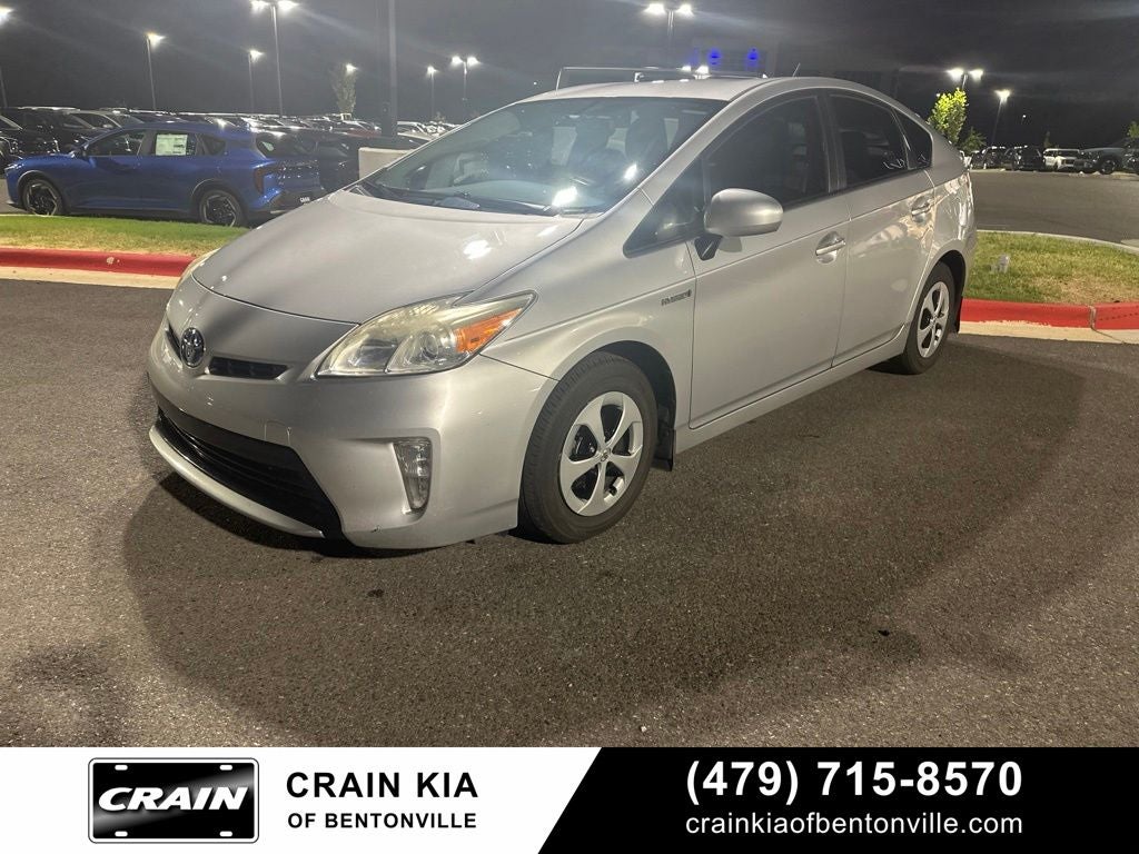 2015 Toyota Prius Three - CLEAN CARFAX HISTORY