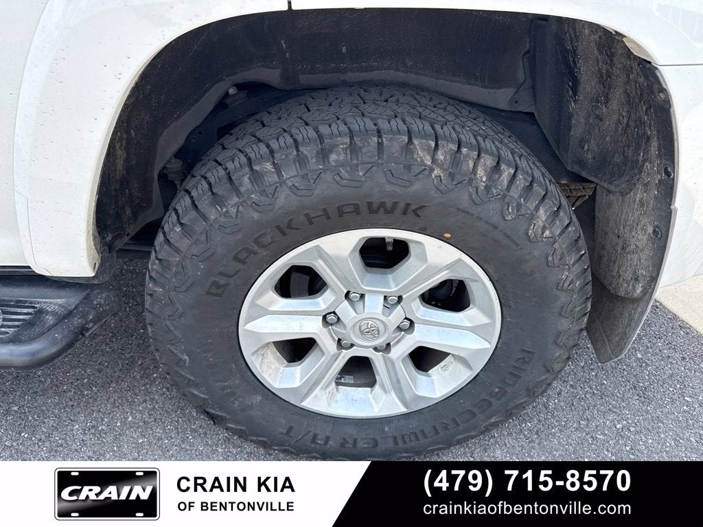 2018 Toyota 4Runner SR5 - 4WD / CLEAN CARFAX