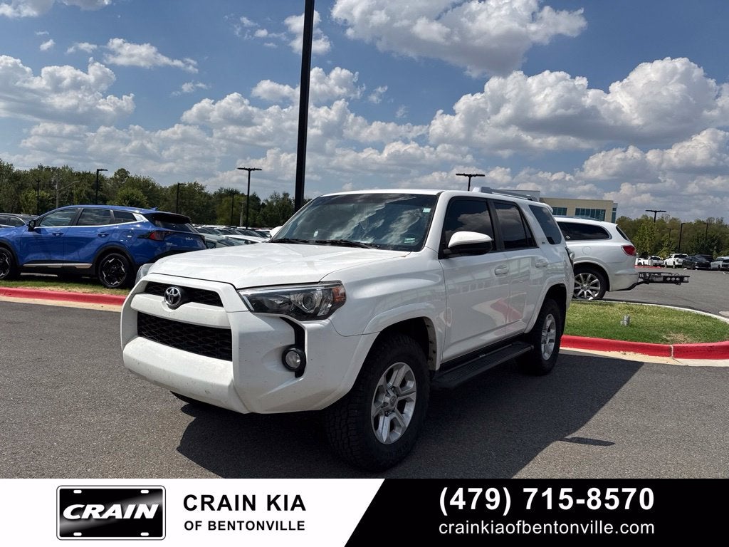2018 Toyota 4Runner SR5 - 4WD / CLEAN CARFAX