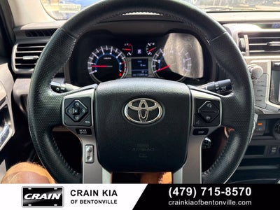 2018 Toyota 4Runner SR5 - 4WD / CLEAN CARFAX
