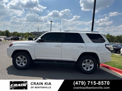 2018 Toyota 4Runner SR5 - 4WD / CLEAN CARFAX