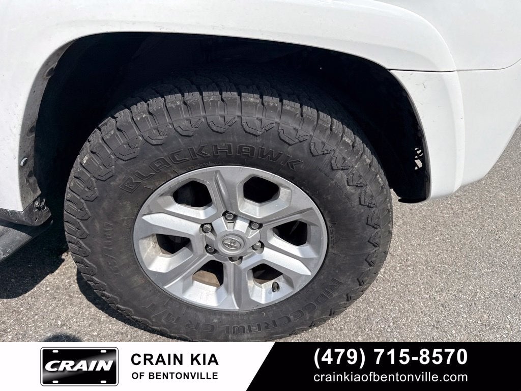 2018 Toyota 4Runner SR5 - 4WD / CLEAN CARFAX