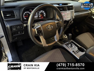 2024 Toyota 4Runner SR5 - 4WD / CLEAN CARFAX / ONE OWNER