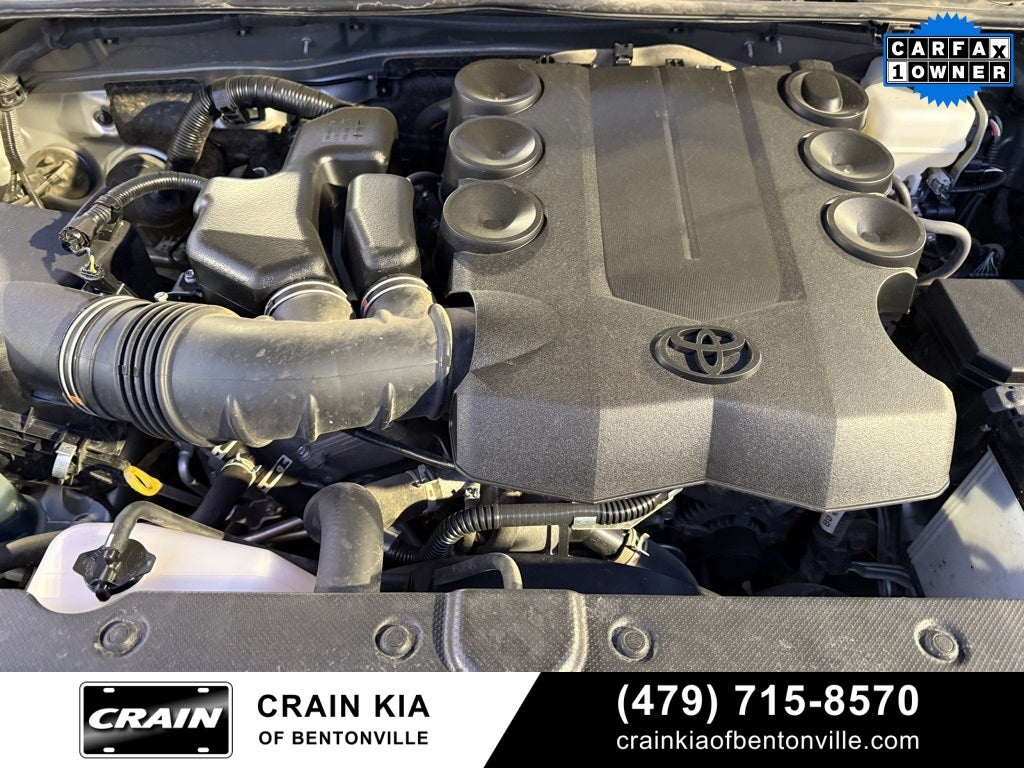 2024 Toyota 4Runner SR5 - 4WD / CLEAN CARFAX / ONE OWNER