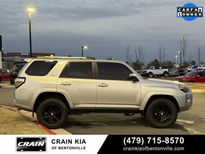 2024 Toyota 4Runner SR5 - 4WD / CLEAN CARFAX / ONE OWNER