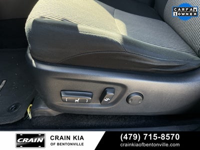 2024 Toyota 4Runner SR5 - 4WD / CLEAN CARFAX / ONE OWNER