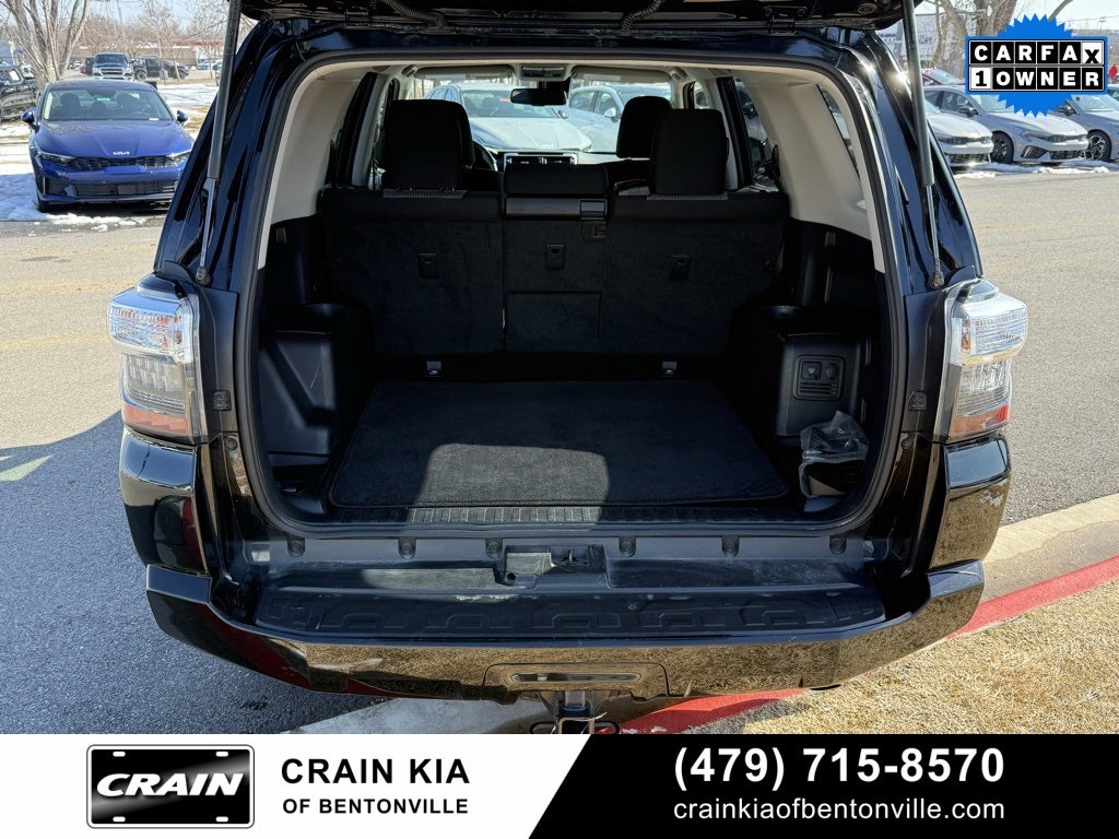 2024 Toyota 4Runner SR5 - 4WD / CLEAN CARFAX / ONE OWNER