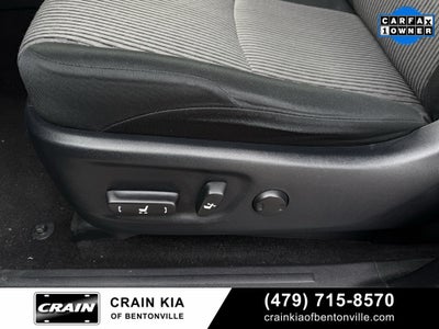 2023 Toyota 4Runner SR5 - 4WD / CLEAN CARFAX / ONE OWNER