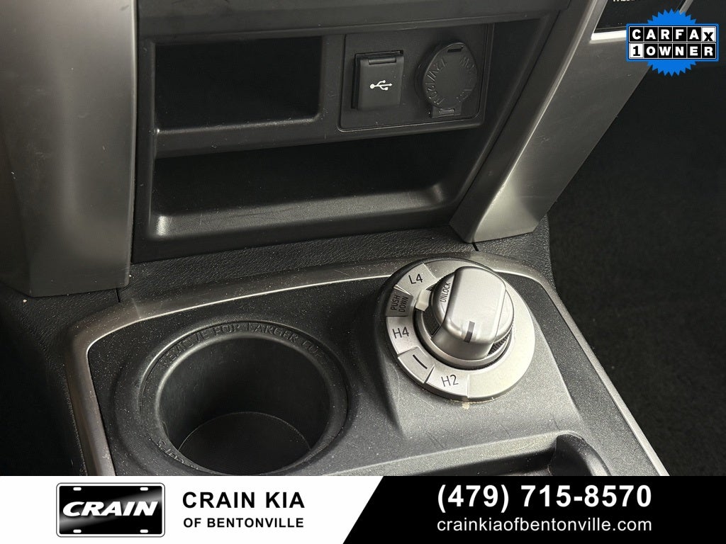 2023 Toyota 4Runner SR5 - 4WD / CLEAN CARFAX / ONE OWNER