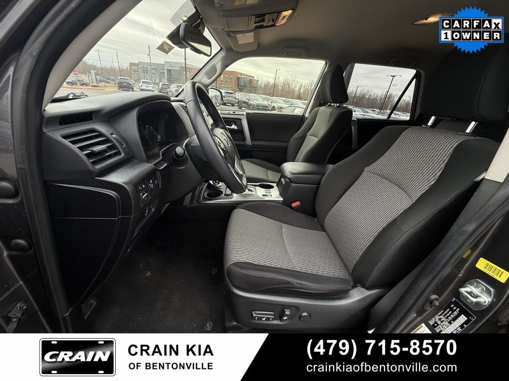 2023 Toyota 4Runner SR5 - 4WD / CLEAN CARFAX / ONE OWNER