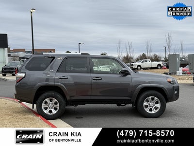 2023 Toyota 4Runner SR5 - 4WD / CLEAN CARFAX / ONE OWNER