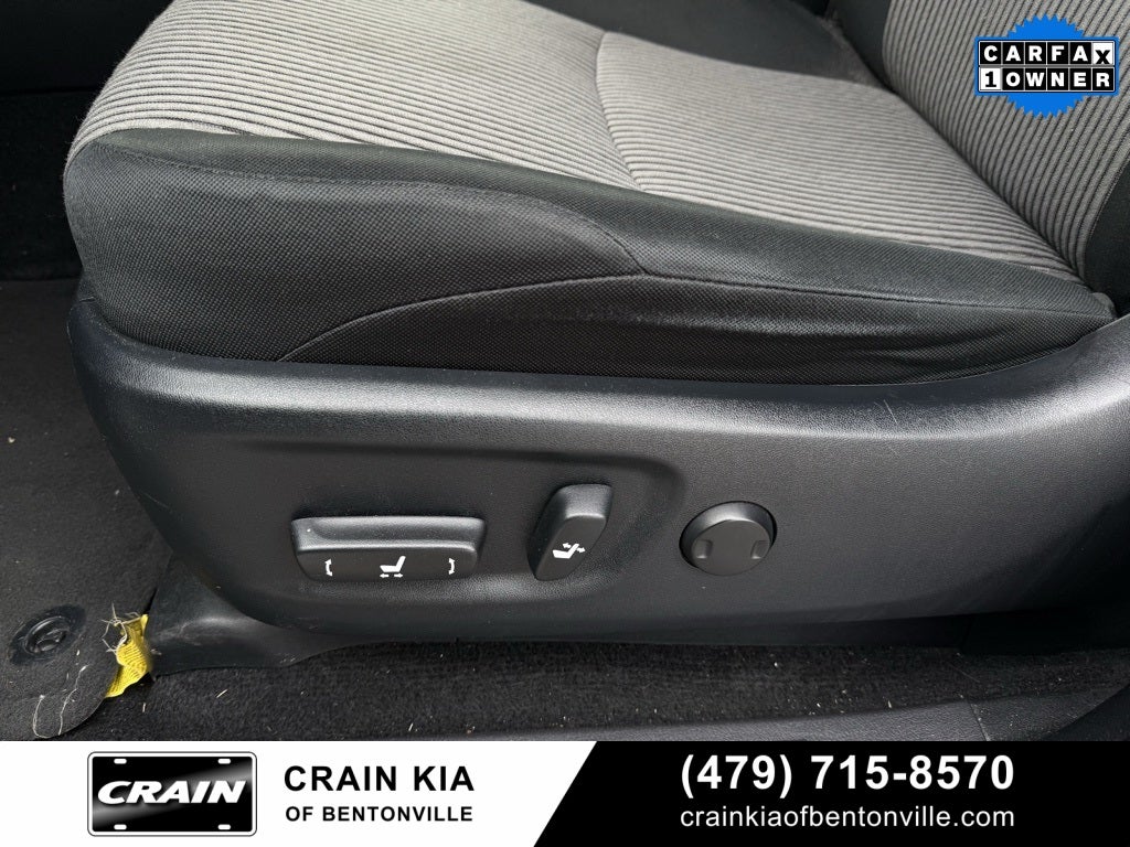 2024 Toyota 4Runner SR5 - 4WD / CLEAN CARFAX / ONE OWNER