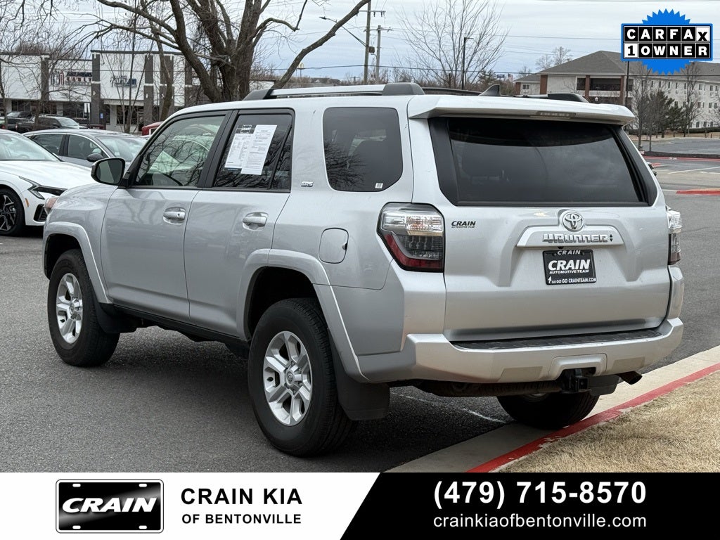 2024 Toyota 4Runner SR5 - 4WD / CLEAN CARFAX / ONE OWNER