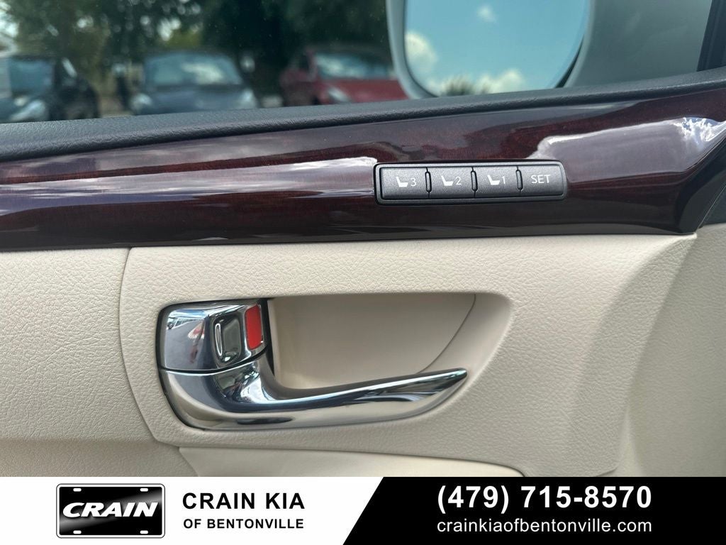 2013 Lexus LX 570 - 4WD / SUNROOF / CLEAN CARFAX