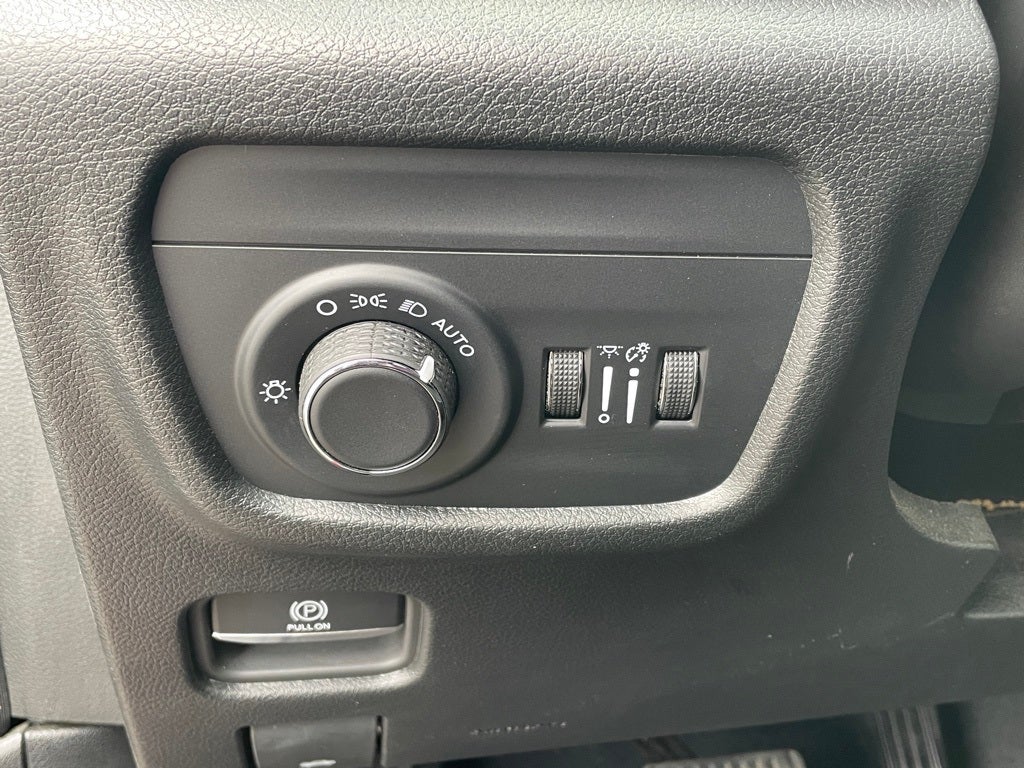 2024 Jeep Grand Cherokee Altitude X 4X4 / HEATED SEATS