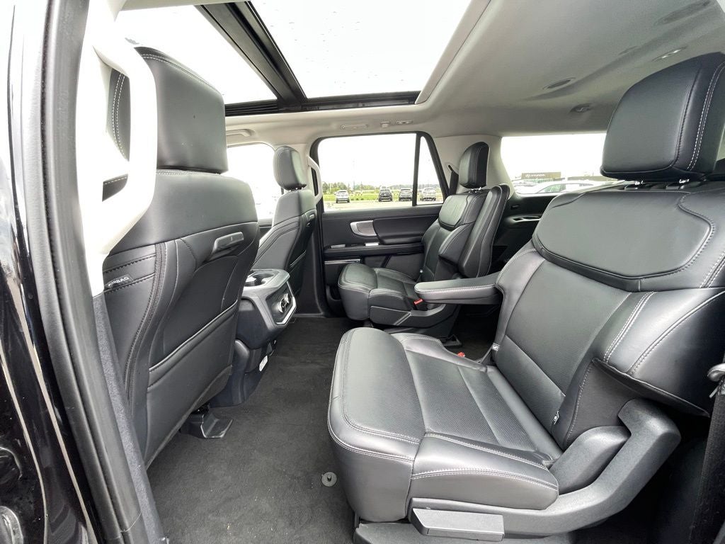 2025 Ford Expedition Max Platinum 4X4 / MOONROOF / HEATED SEATS