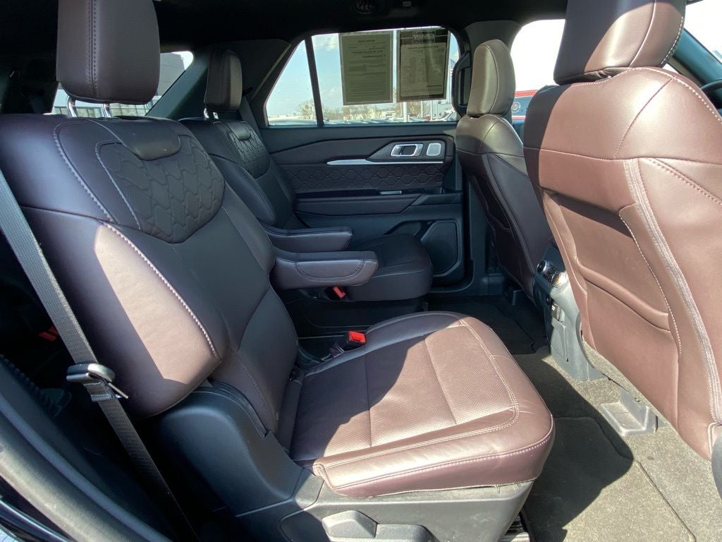 2025 Ford Explorer Platinum 4X4 / HEATED SEATS / NAV