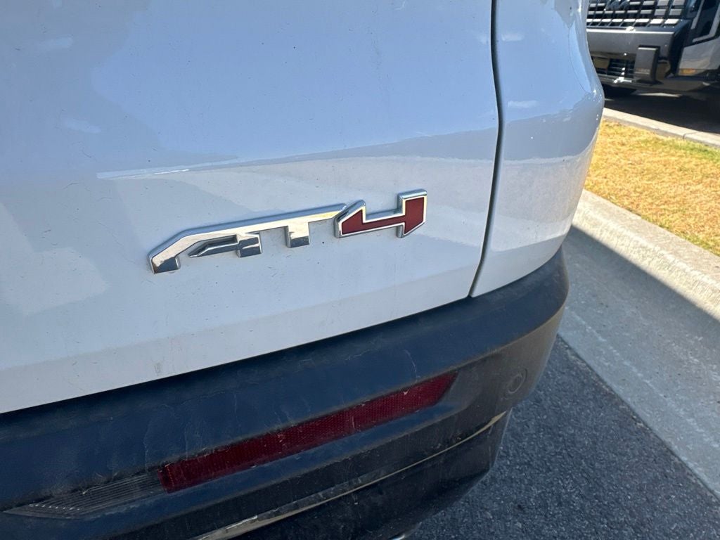 2026 GMC Acadia AT4 ONE OWNER / AWD / HEATED AND COOLED SEATS