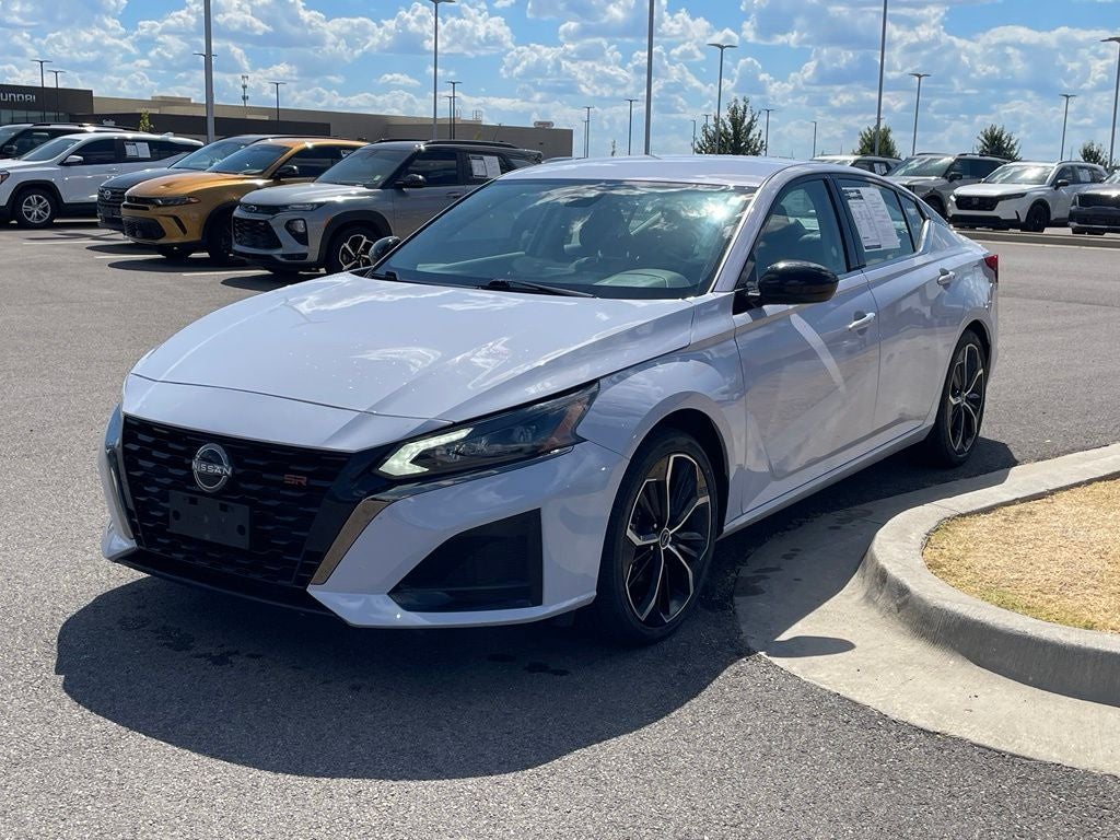 2025 Nissan Altima 2.5 SR ONE OWNER / POWER DRIVERS SEAT / BLIND SPOT