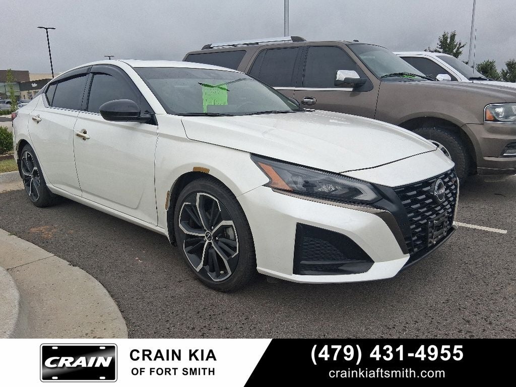 2023 Nissan Altima 2.5 SR MOONROOF / HEATED SEATS