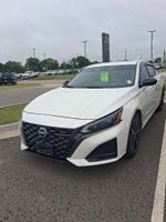 2023 Nissan Altima 2.5 SR MOONROOF / HEATED SEATS