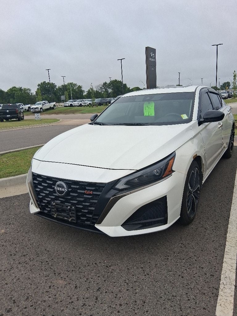 2023 Nissan Altima 2.5 SR MOONROOF / HEATED SEATS