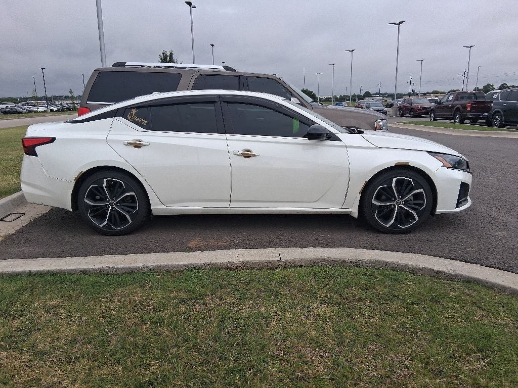 2023 Nissan Altima 2.5 SR MOONROOF / HEATED SEATS