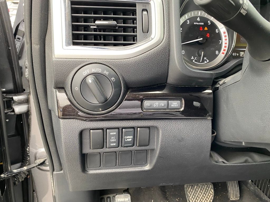 2018 Nissan Titan SV 4X4 / NAV / HEATED SEATS