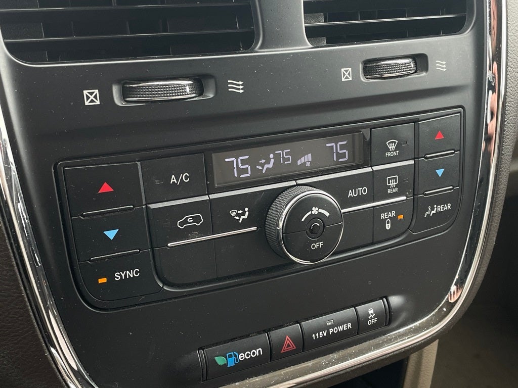 2013 Chrysler Town & Country Touring CLEAN CARFAX / LOW PAYMENTS