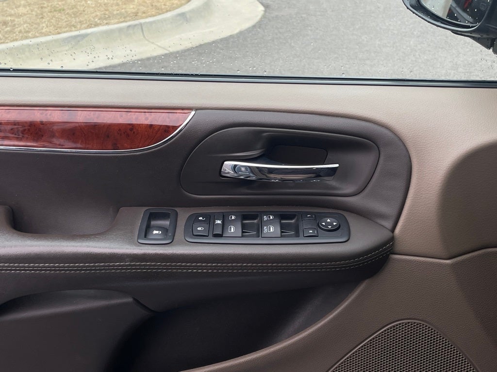 2013 Chrysler Town & Country Touring CLEAN CARFAX / LOW PAYMENTS