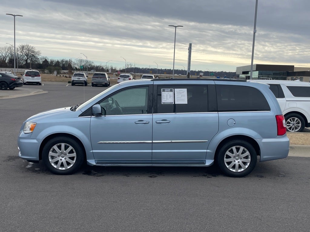 2013 Chrysler Town & Country Touring CLEAN CARFAX / LOW PAYMENTS