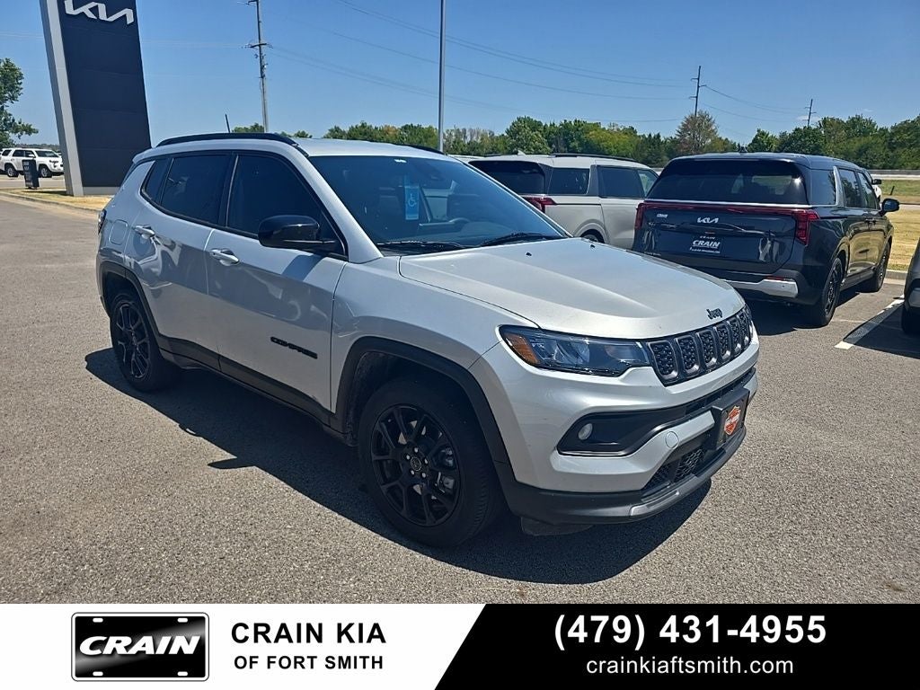 2025 Jeep Compass Latitude 4X4 / HEATED SEATS / ONE OWNER