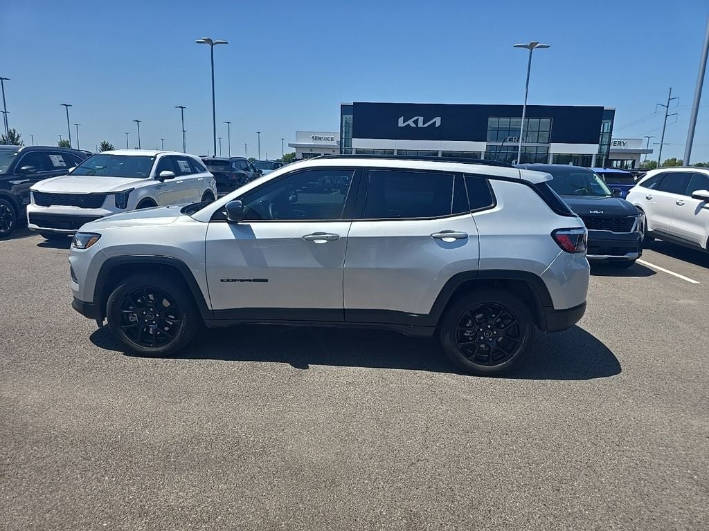 2025 Jeep Compass Latitude 4X4 / HEATED SEATS / ONE OWNER