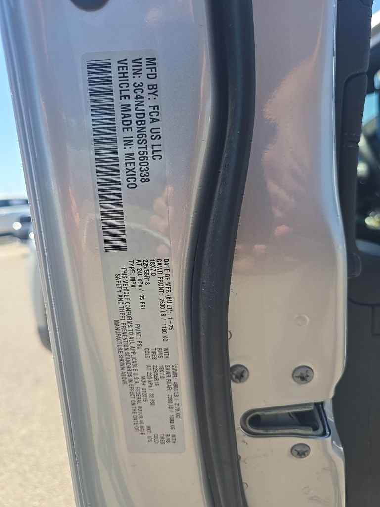 2025 Jeep Compass Latitude 4X4 / HEATED SEATS / ONE OWNER