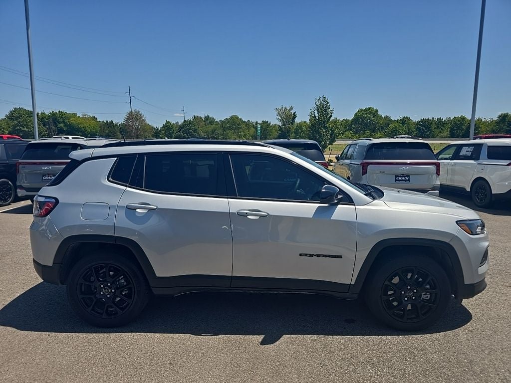 2025 Jeep Compass Latitude 4X4 / HEATED SEATS / ONE OWNER