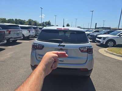 2025 Jeep Compass Latitude 4X4 / HEATED SEATS / ONE OWNER