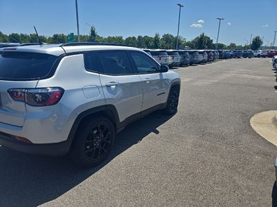 2025 Jeep Compass Latitude 4X4 / HEATED SEATS / ONE OWNER