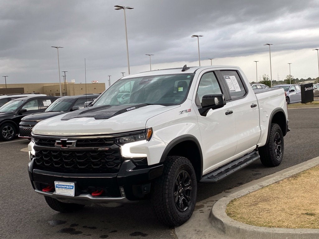 2024 Chevrolet Silverado 1500 ZR2 ONE OWNER / 4X4 / HEATED AND COOLED SEATS