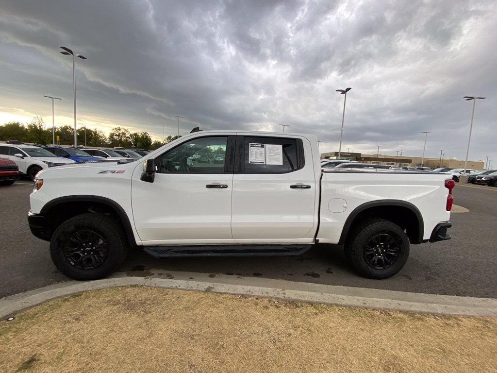 2024 Chevrolet Silverado 1500 ZR2 ONE OWNER / 4X4 / HEATED AND COOLED SEATS
