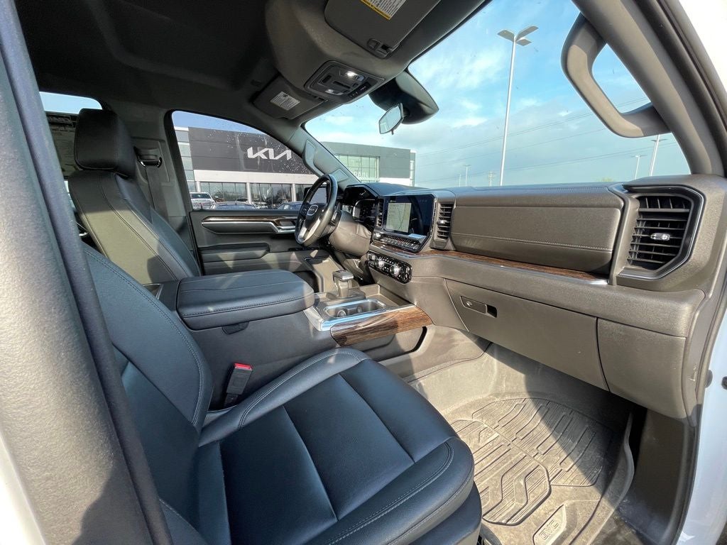 2023 GMC Sierra 1500 Elevation 4X4 / LEATHER / HEATED SEATS