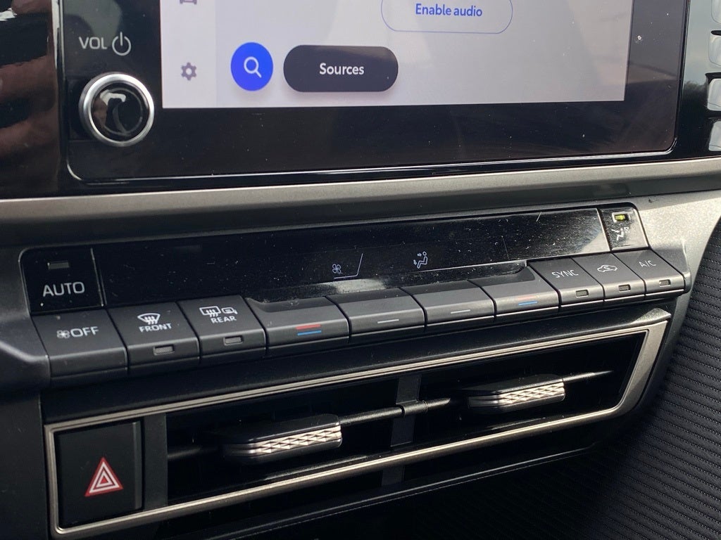 2025 Toyota Camry SE LEATHER / POWER SEAT